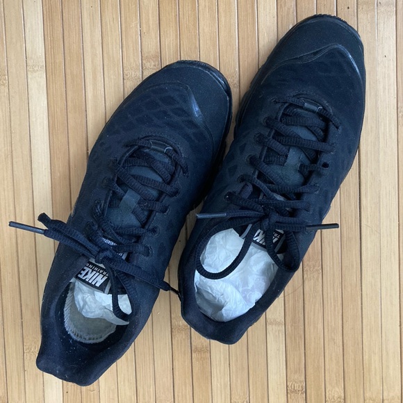 Nike Other - Nike Women's Black Nike 7.5 Athletic Sneakers